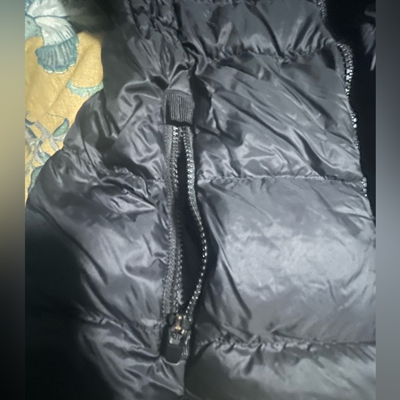 Athleta black puffer vest size M - Picture 6 of 7